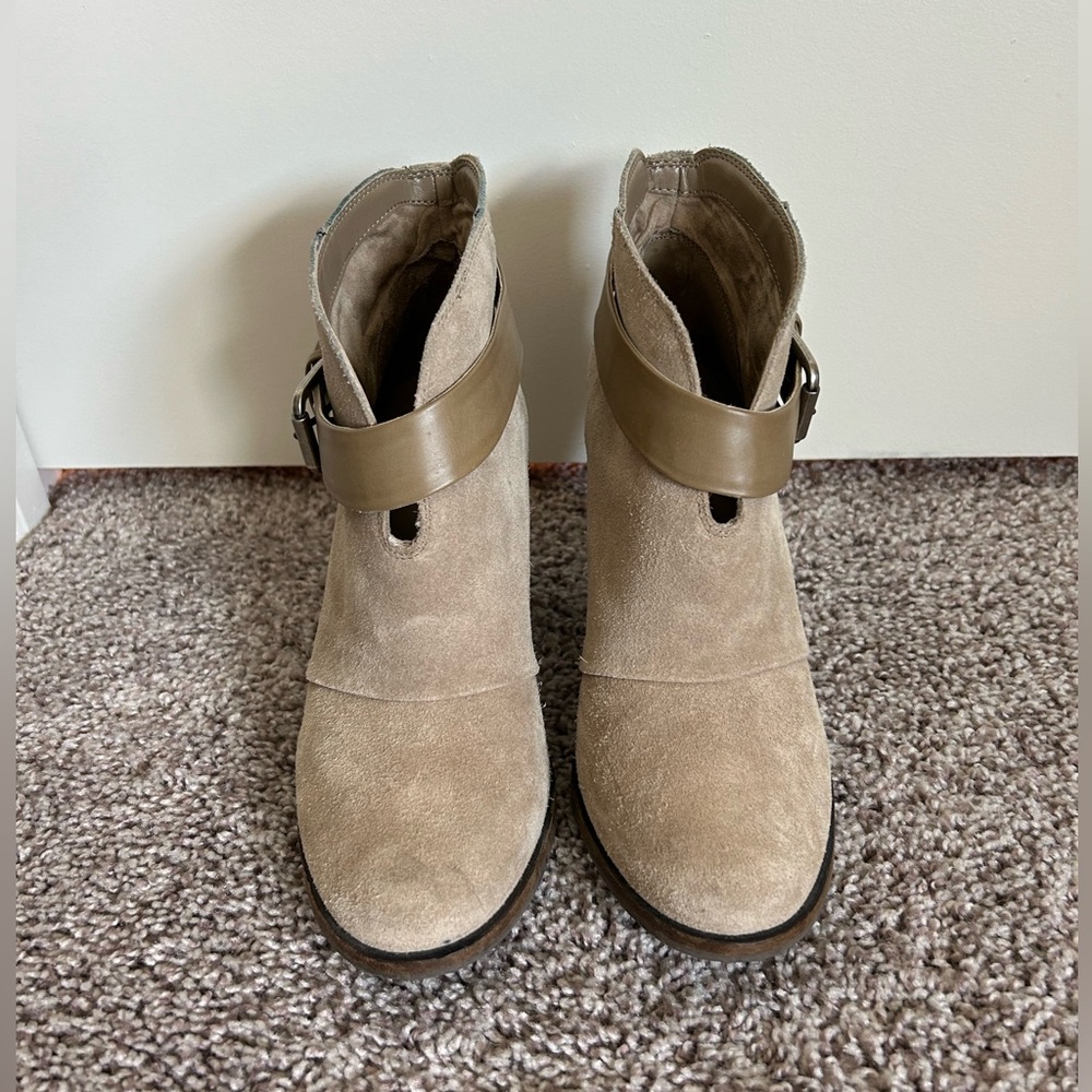 Jessica Simpson bootie size 7